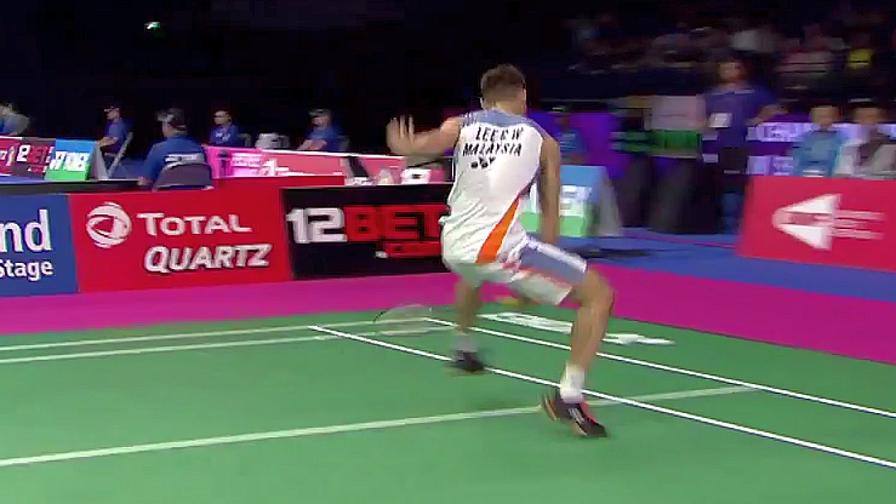 Glasgow badminton, favoloso tweener spalle alla rete Video Gazzetta.it